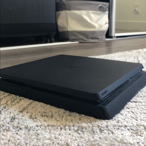 Ps4 Pro. - Picture 4 of 5